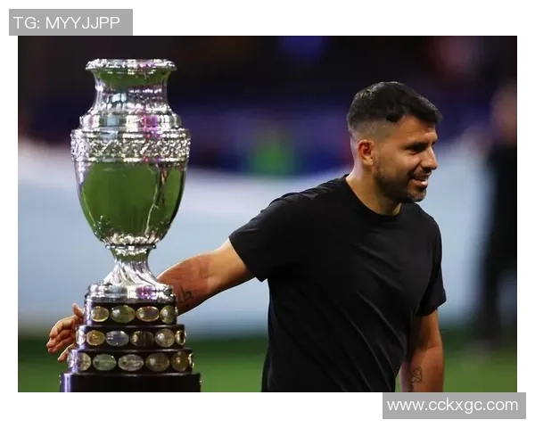 从球场到梦想顶峰，足球明星的成长之路与奋斗精神