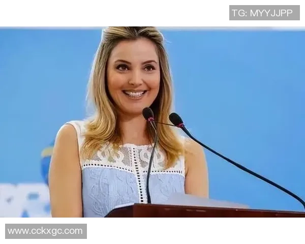 全球十大足球巨星与美貌妻子大盘点 各国足球传奇背后的迷人佳人