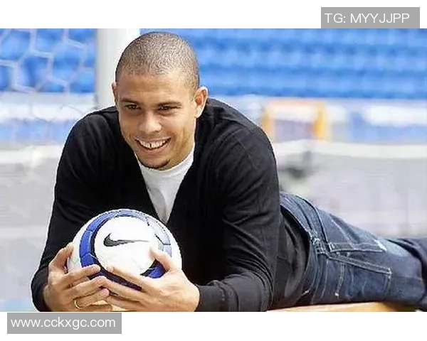 《全球足球巨星传记合集揭秘世界顶级球员的成长与传奇》